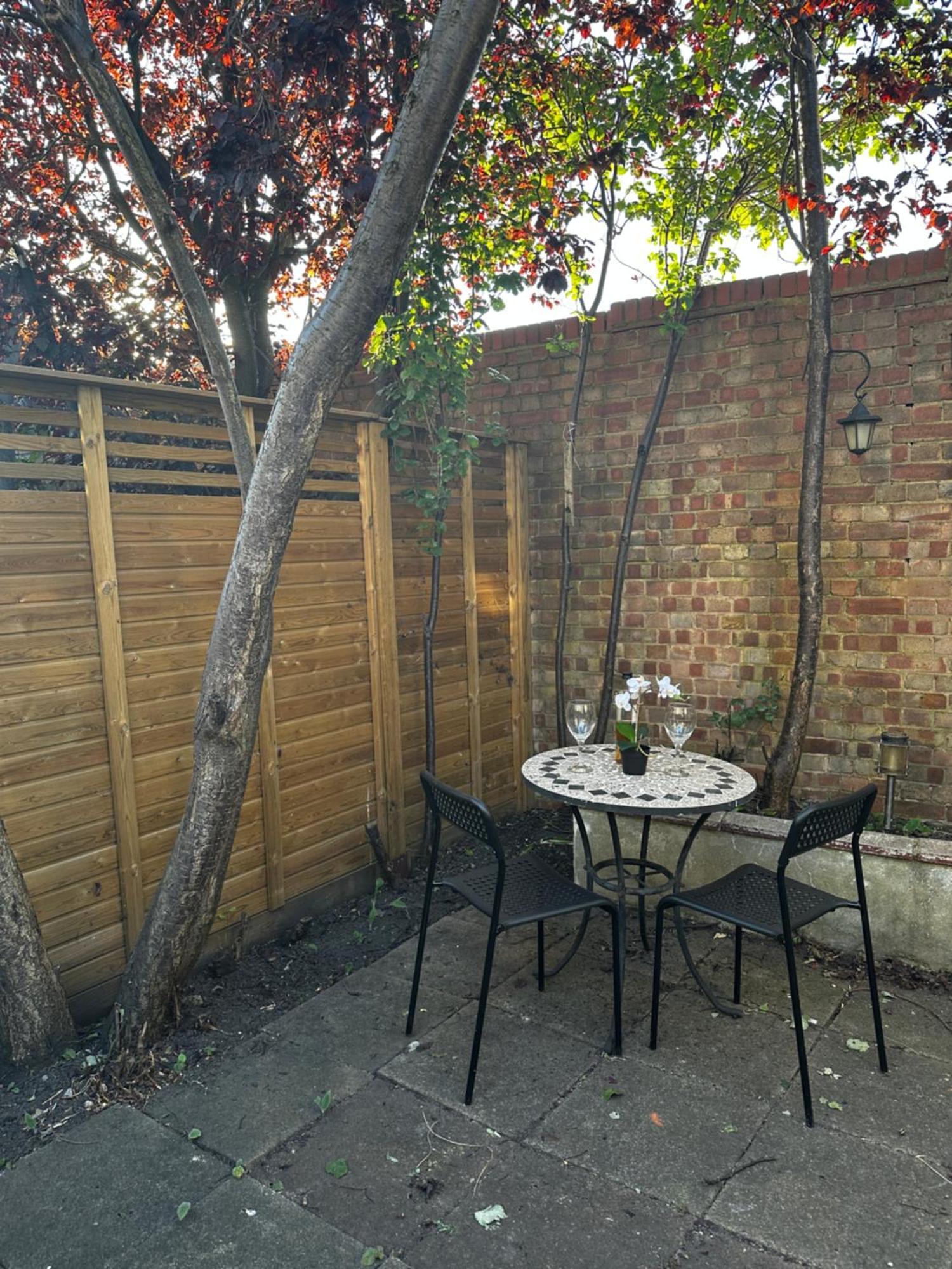 Charming 1-Bedroom Apartment Southfields, London Exterior photo