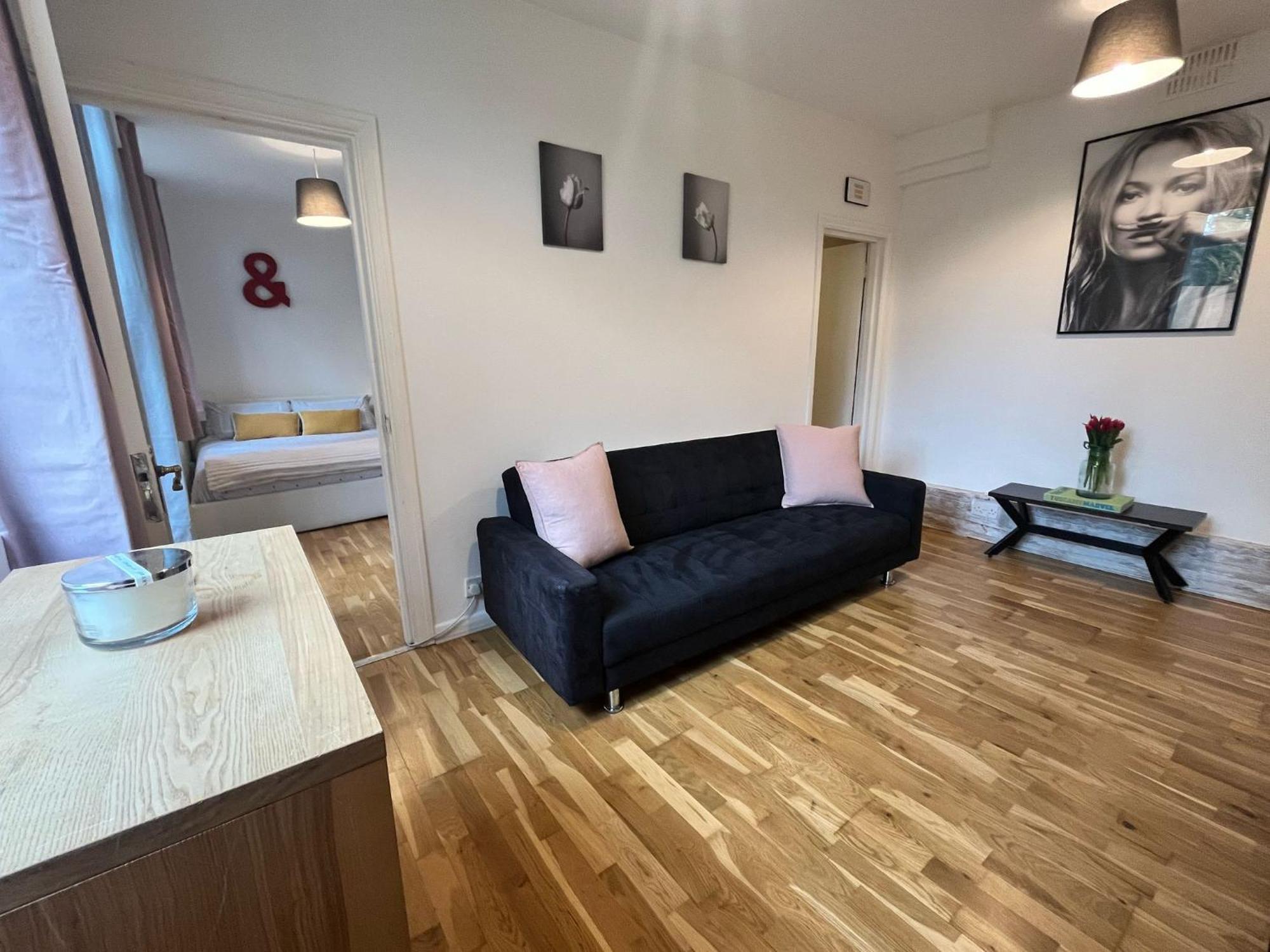 Charming 1-Bedroom Apartment Southfields, London Exterior photo