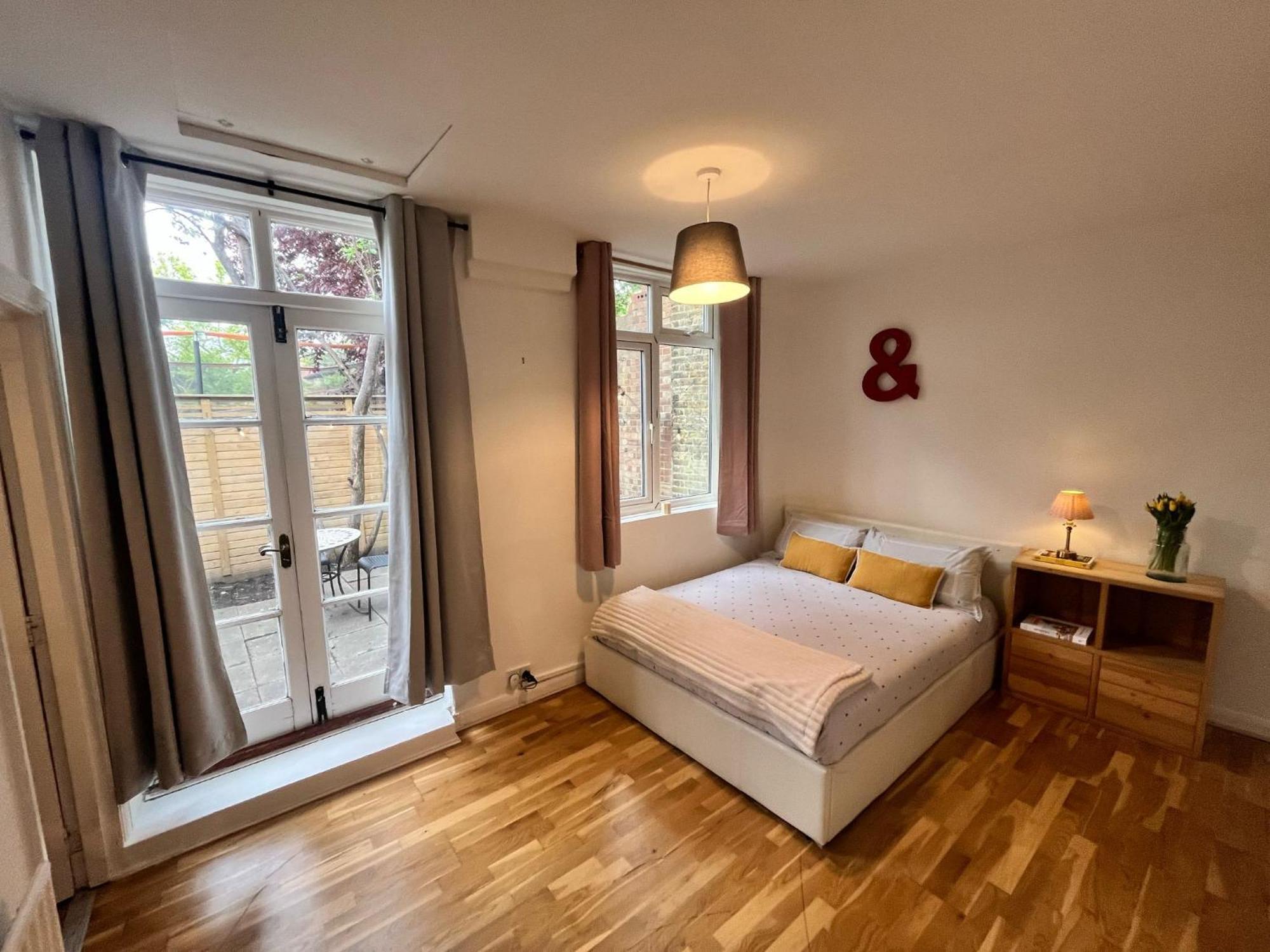 Charming 1-Bedroom Apartment Southfields, London Exterior photo