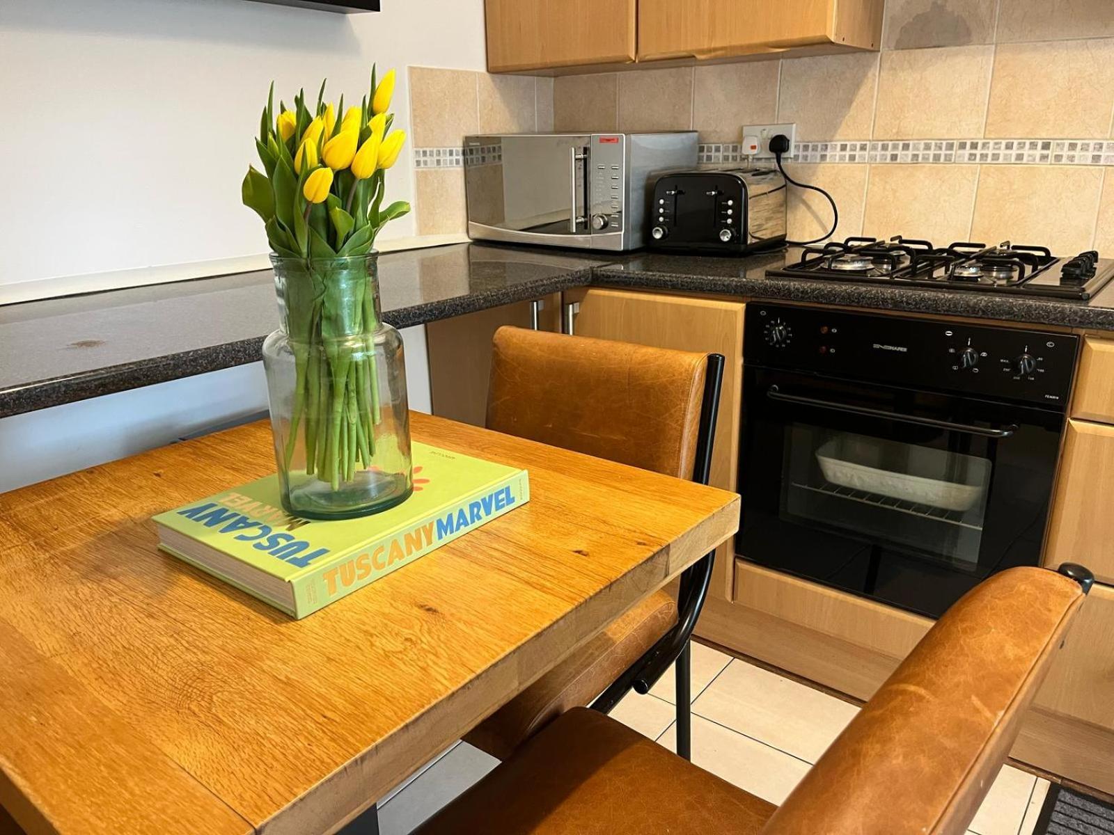 Charming 1-Bedroom Apartment Southfields, London Exterior photo
