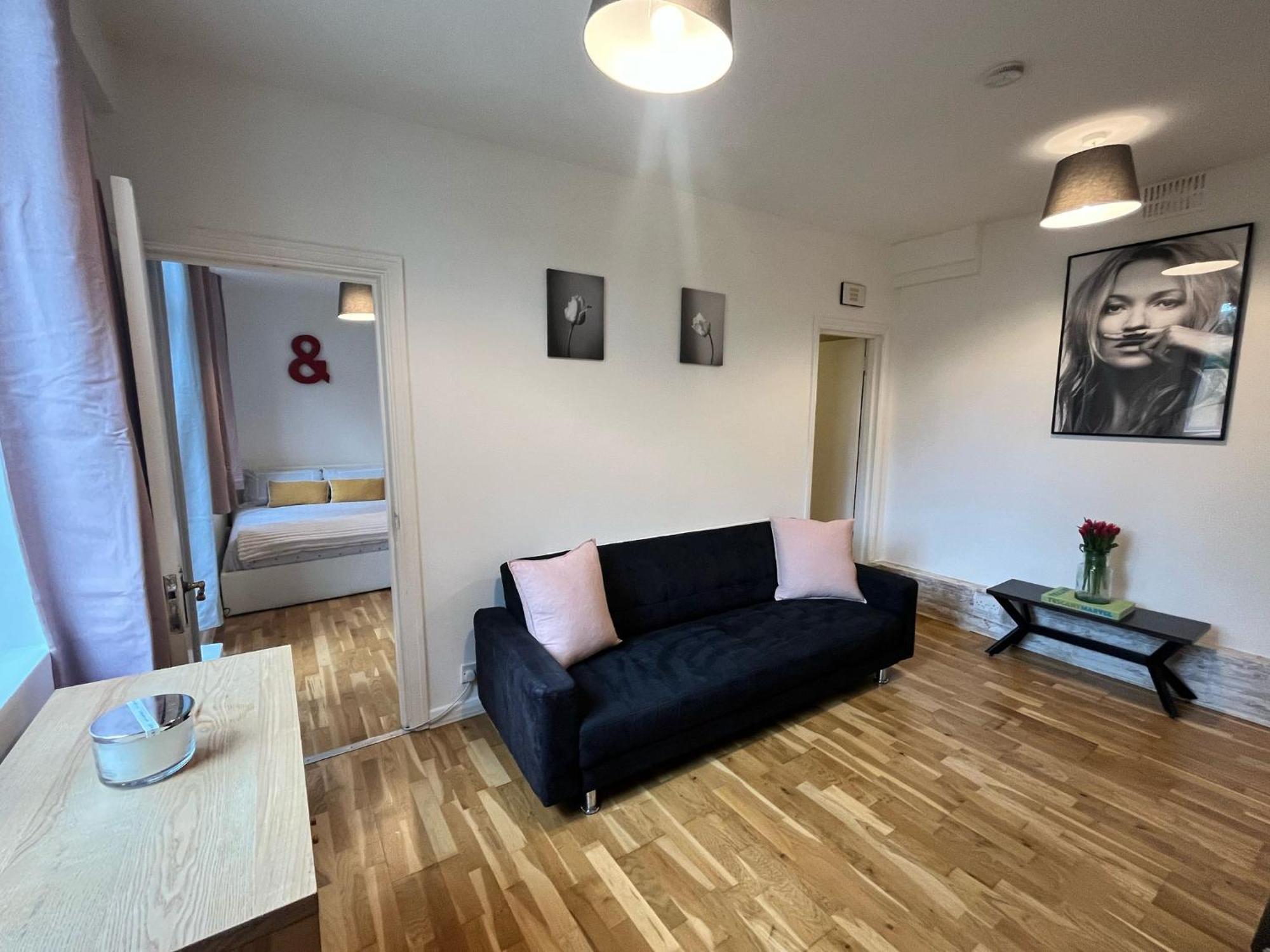 Charming 1-Bedroom Apartment Southfields, London Exterior photo